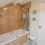 2 High Stakesby ウィットビー